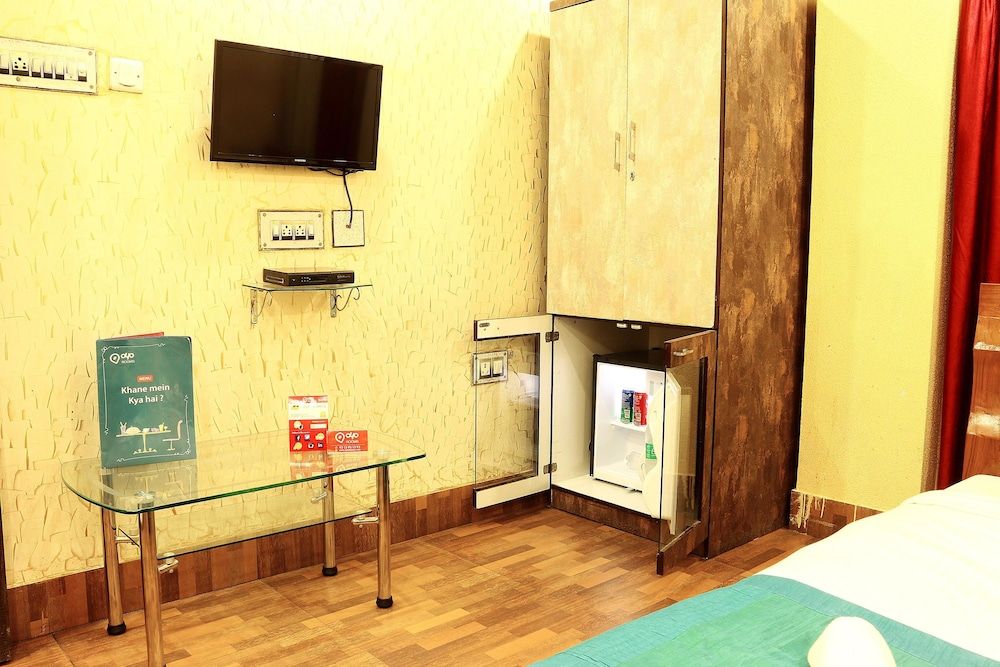 OYO 1622 Hotel Balaji International Standard Double or Twin Room, 1 Double Bed, Private Bathroom 3