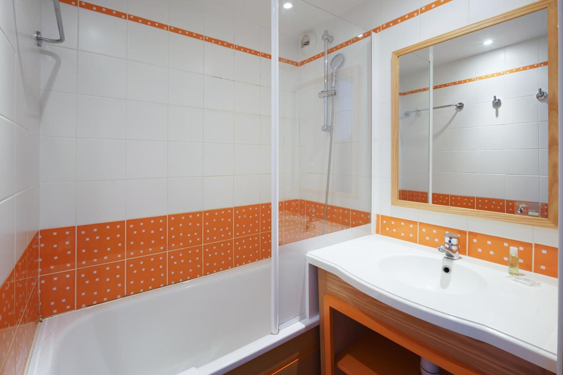One-Bedroom Duplex Apartment with Balcony (4 People)