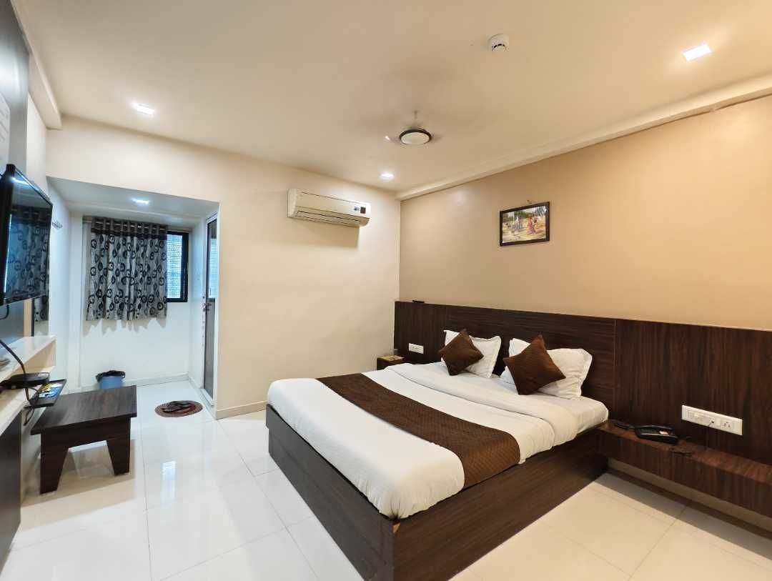 HOTEL PALAV PALACE Deluxe AC Room