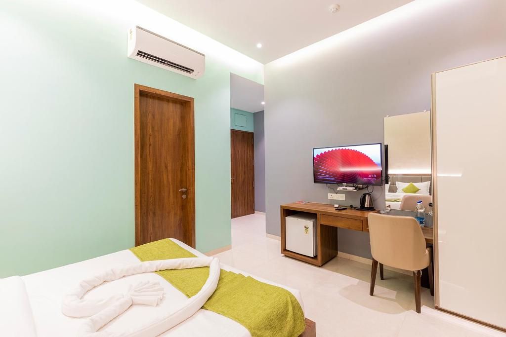 Hotel Seven Oaks Deluxe Double Room 5