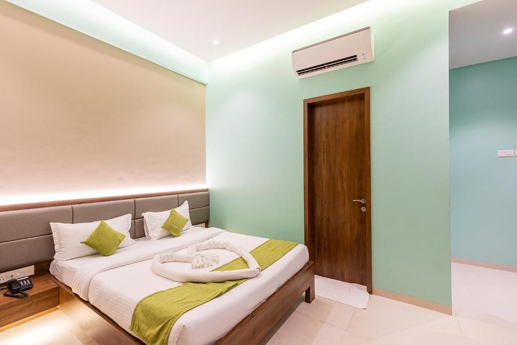 Hotel Seven Oaks Deluxe Double Room 3