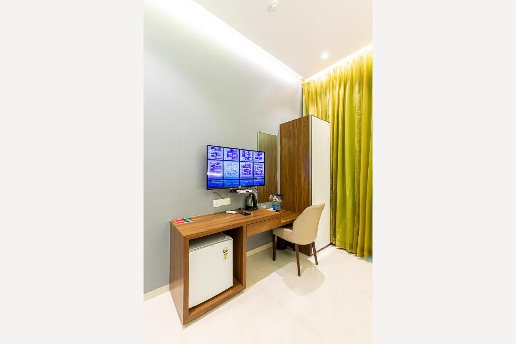 Hotel Seven Oaks Deluxe Double Room 8