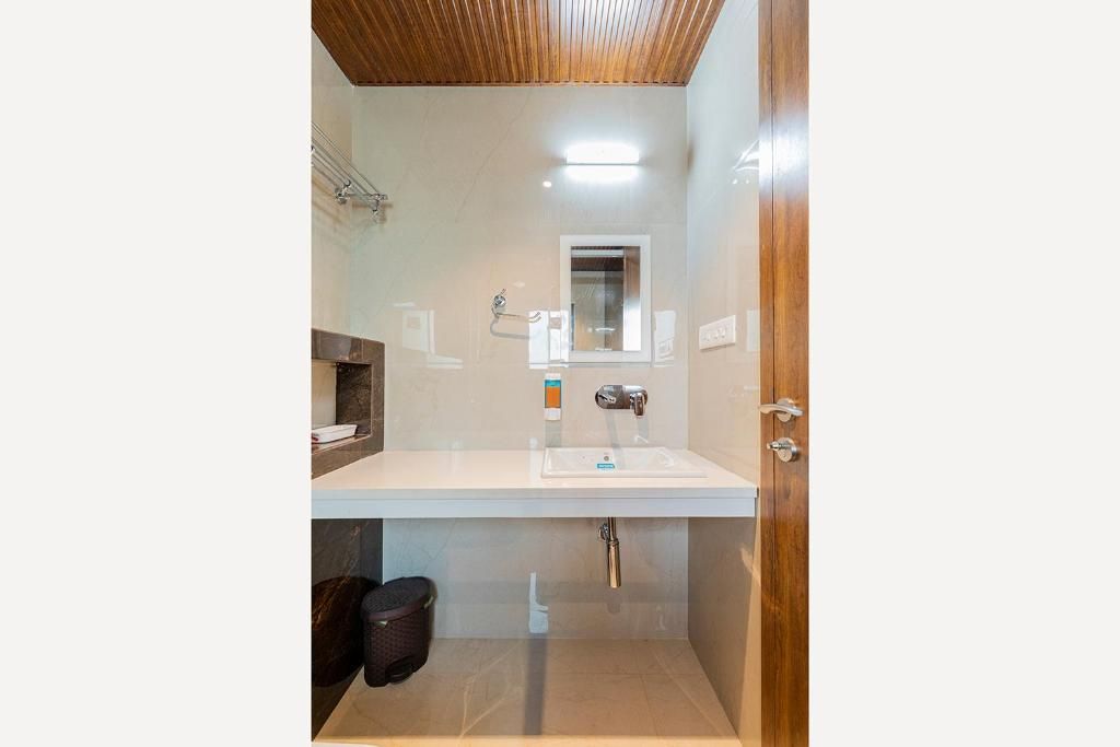 Hotel Seven Oaks Deluxe Double Room 7