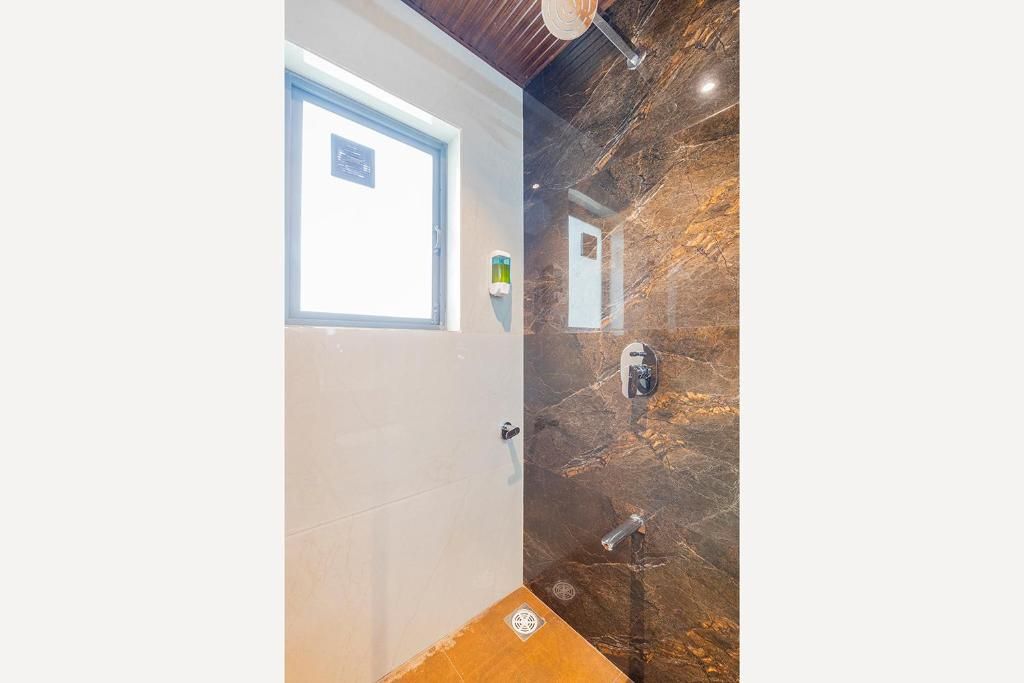 Hotel Seven Oaks Deluxe Double Room 6