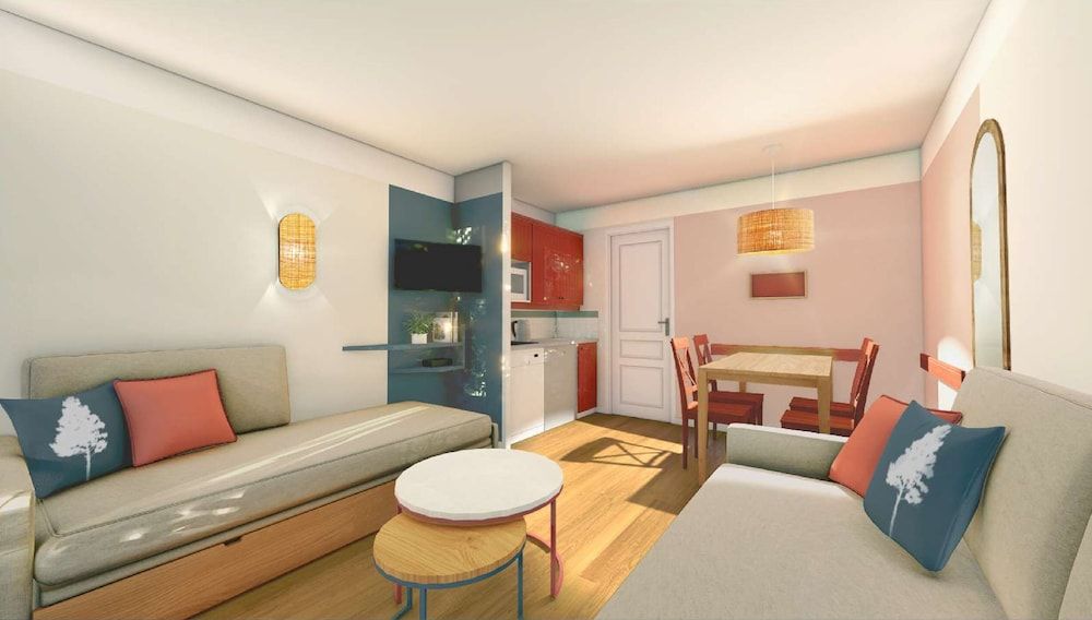Apartment for 8 people - 2 bedrooms + 1 sleeping area - Terrace or balcony - Renovated
