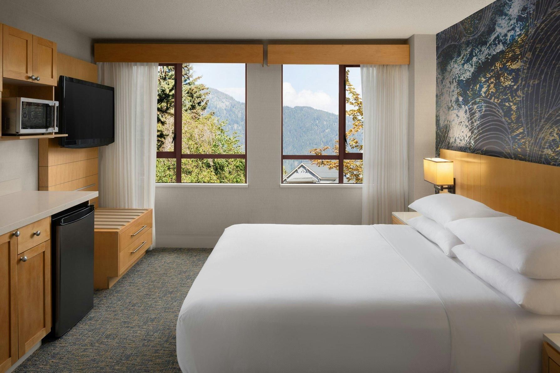 2 Bedroom Larger Suite, Bedroom 1: 1 Queen, Bedroom 2: 1 Queen, Sofa bed, Balcony, Fireplace