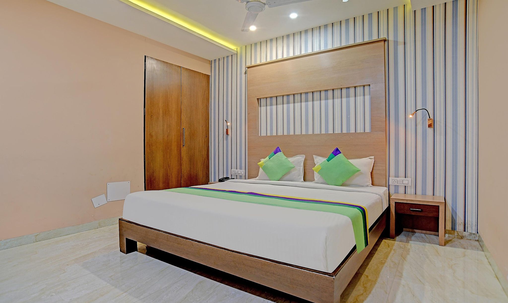Treebo Shiv Chhaya Deluxe Double Room 3