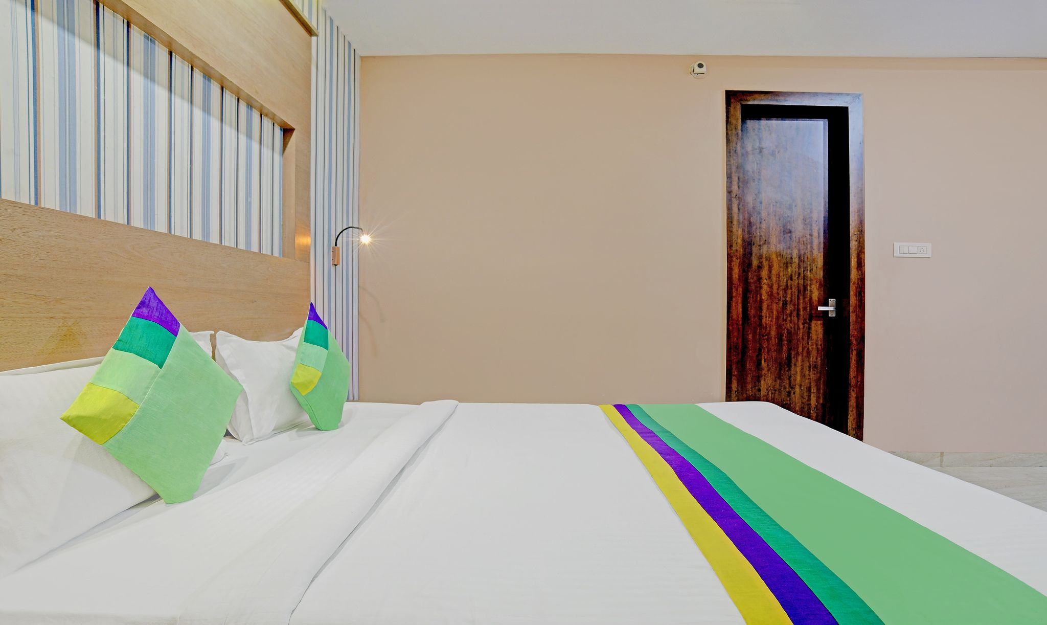 Treebo Shiv Chhaya Deluxe Double Room 7