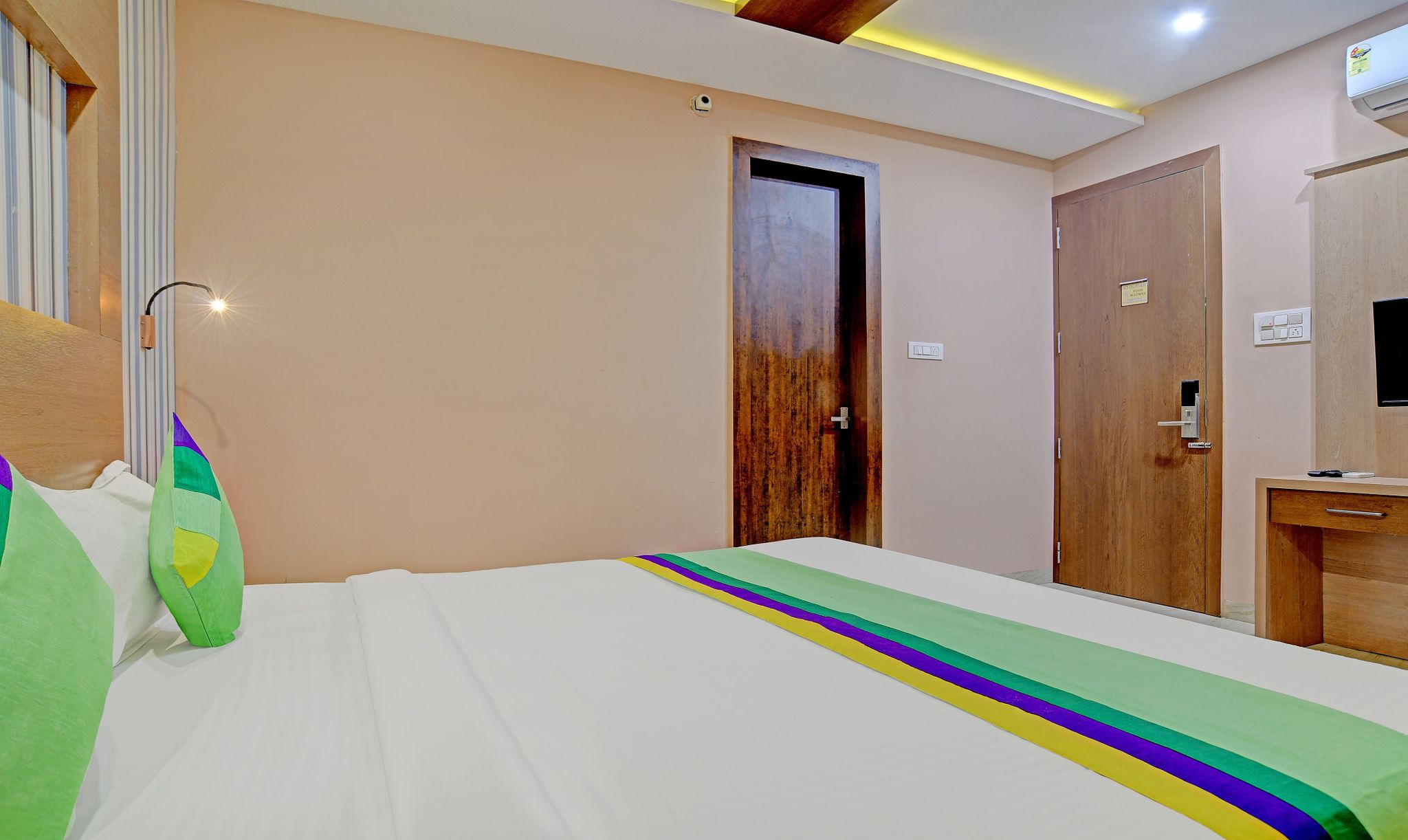 Treebo Shiv Chhaya Deluxe Double Room 5