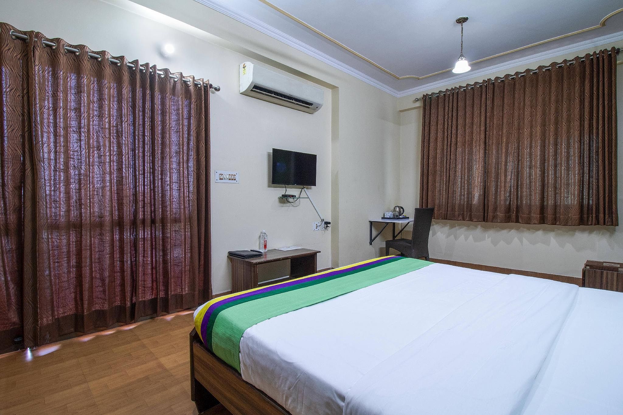 Treebo New Rockwell Vivek Vihar Deluxe Double Room 2