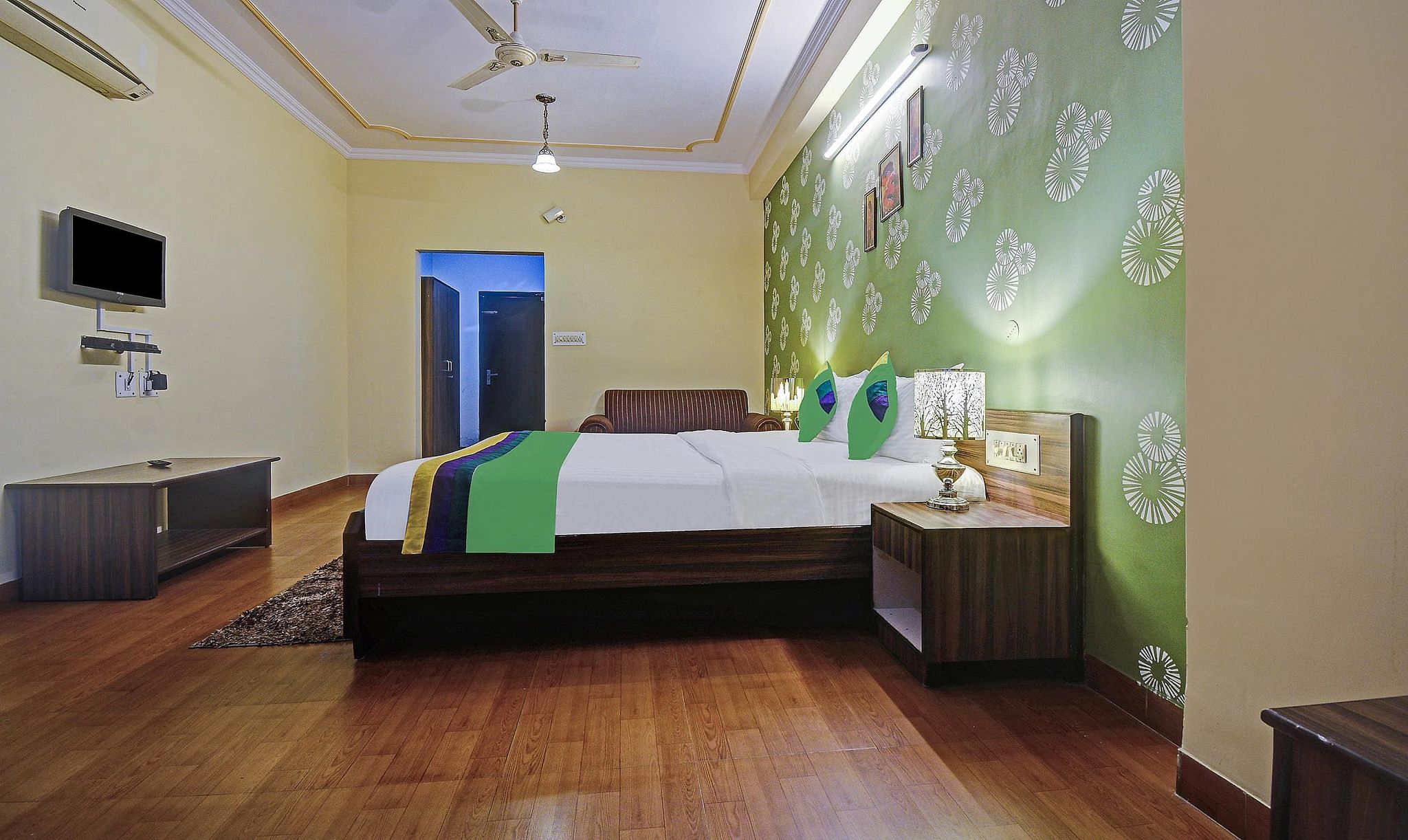 Treebo New Rockwell Vivek Vihar Deluxe Double Room 25