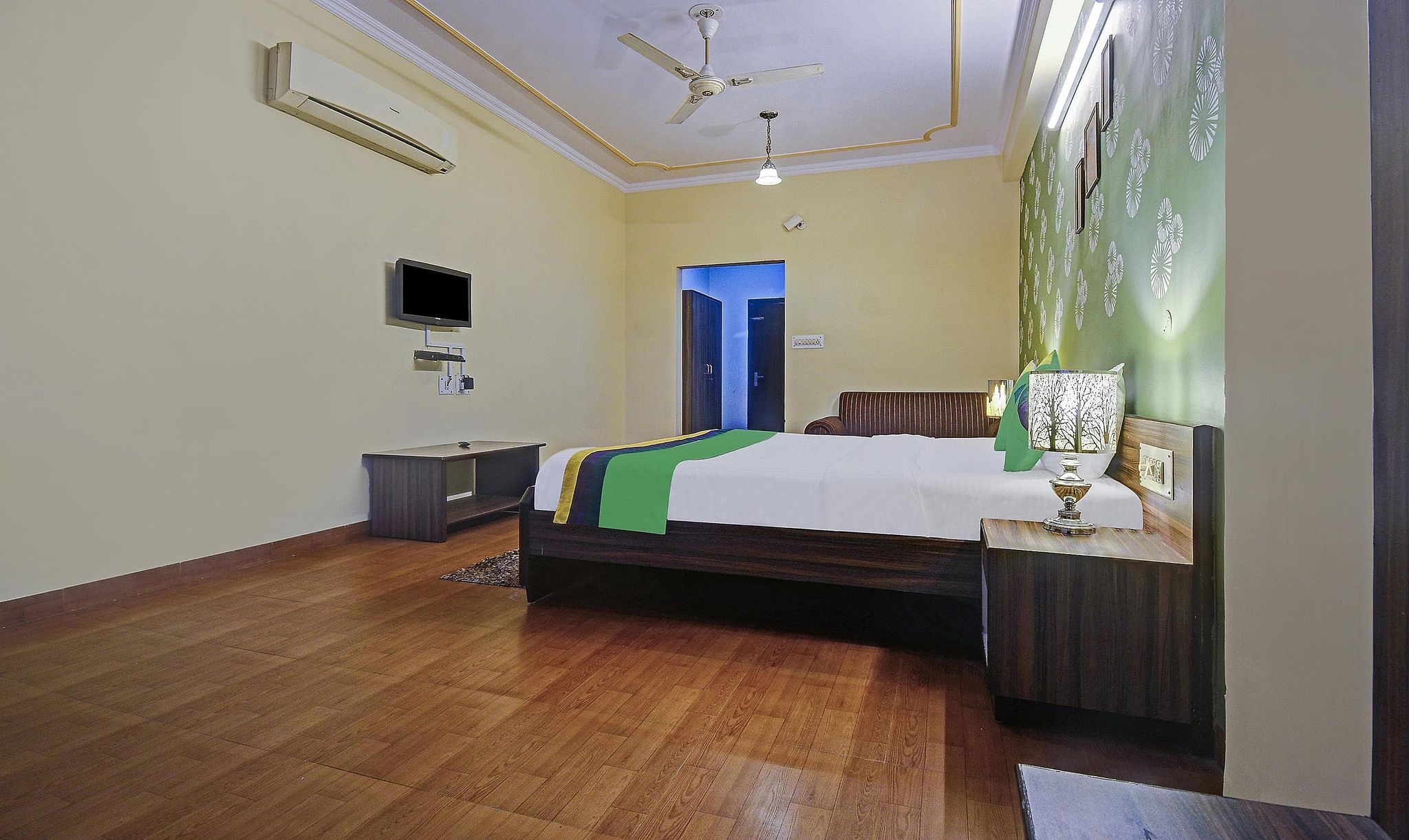 Treebo New Rockwell Vivek Vihar Deluxe Double Room 16