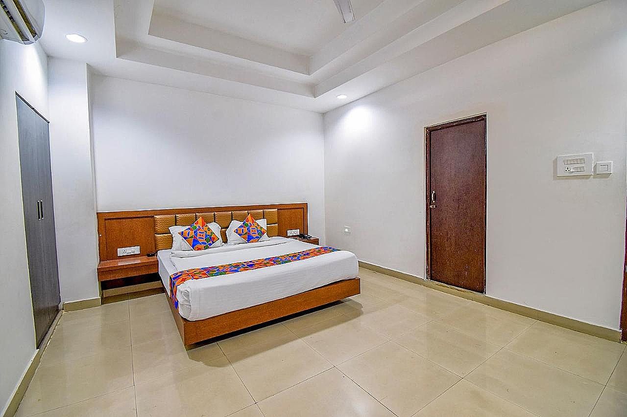 Hotel Orchid Deluxe Room 7