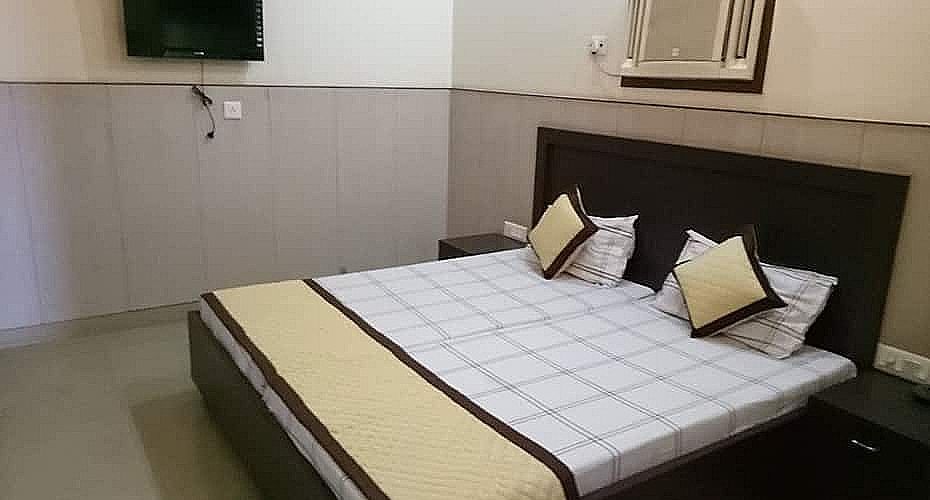 Rajdhani Hotel Standard AC Double Bed 4