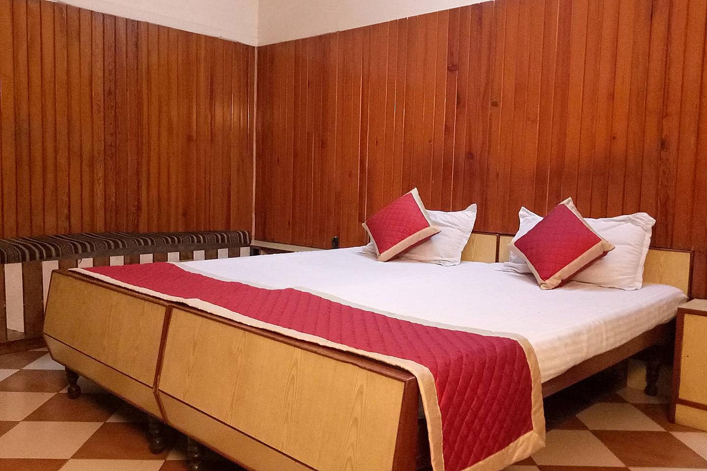 Rajdhani Hotel Standard AC Double Bed 3