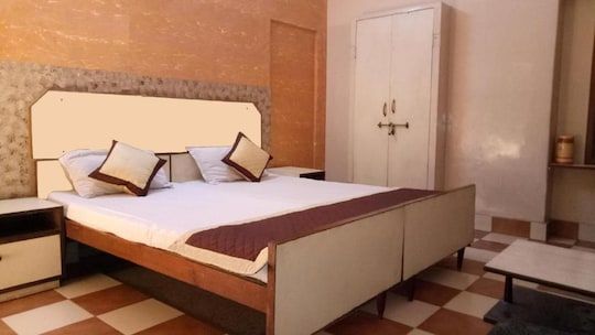 Rajdhani Hotel