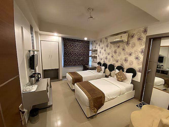Starlit Select Nirvana Varanasi Premium Twin Room 3