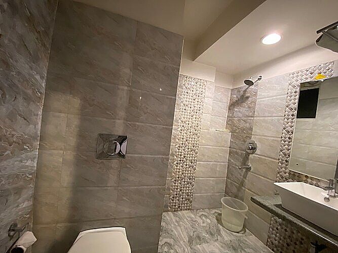 Starlit Select Nirvana Varanasi Premium Twin Room 5