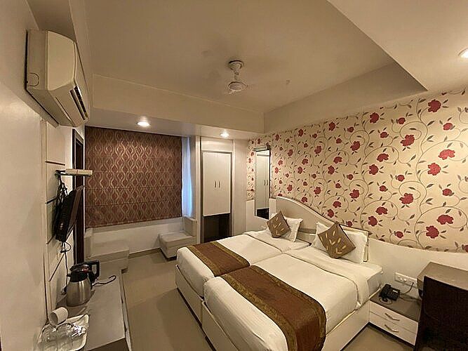 Starlit Select Nirvana Varanasi Premium Twin Room 4