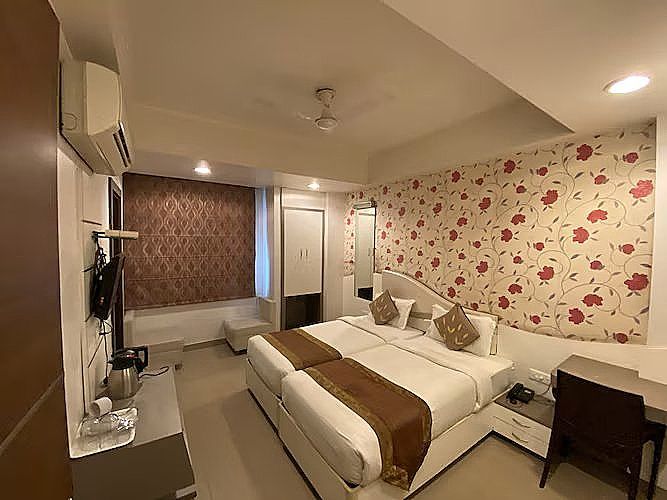 Starlit Select Nirvana Varanasi Premium Twin Room 6