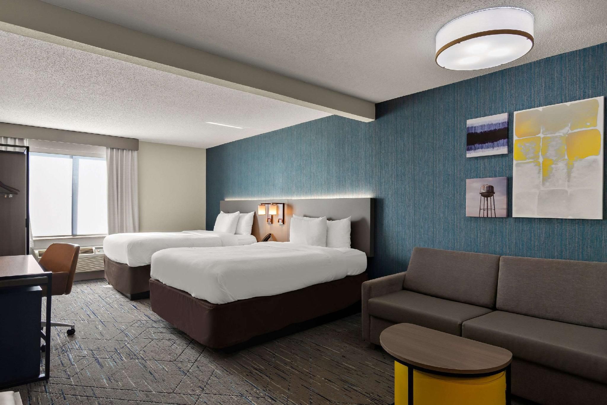2 Queen Beds, Suite, Nonsmoking