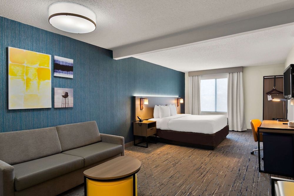 Suite, 1 King Bed, Non Smoking