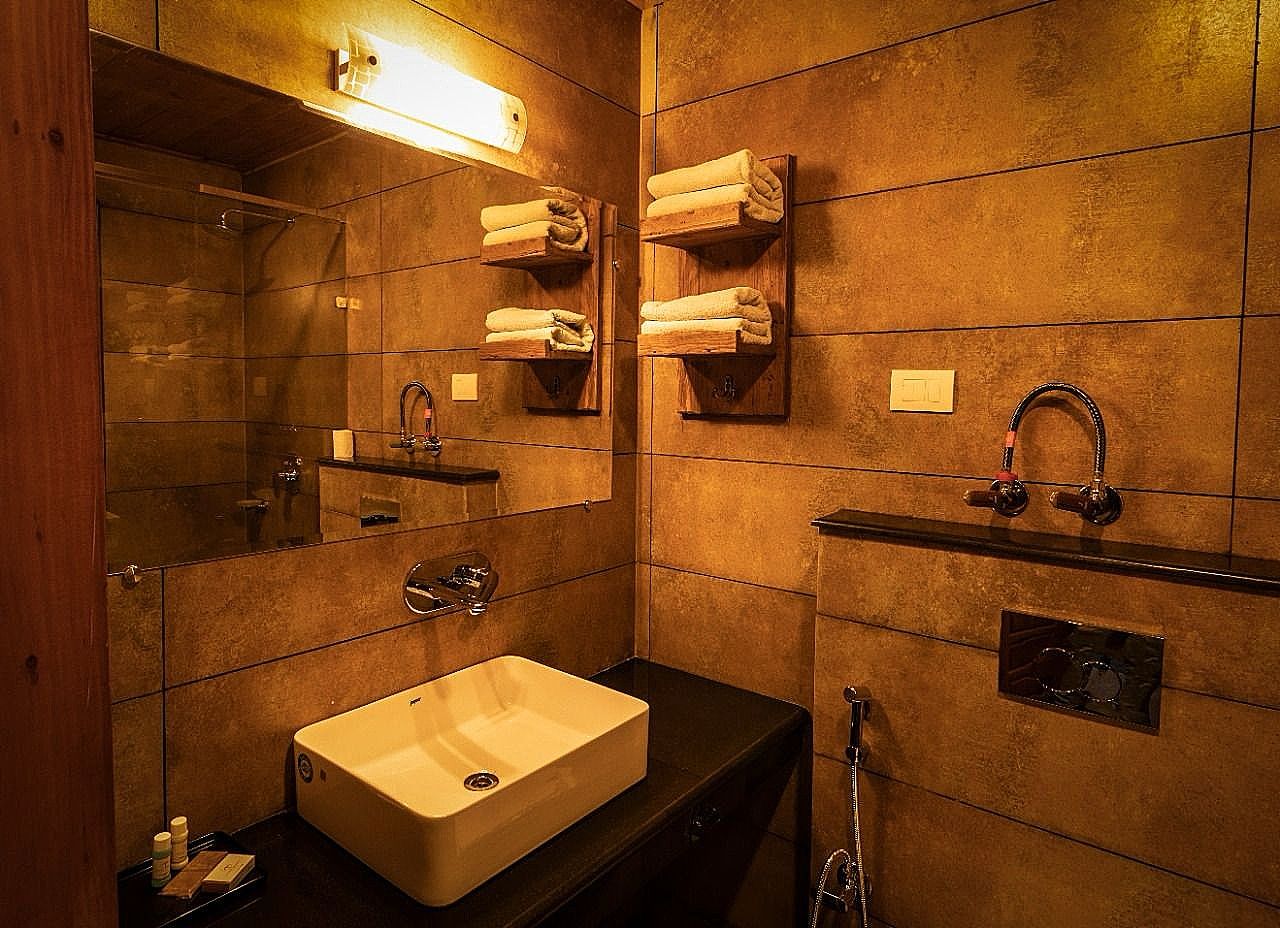 Aloka Resort (Luxury in the Heart of Himalayas) Deluxe Room with Private Balcony Mountain & River View 5