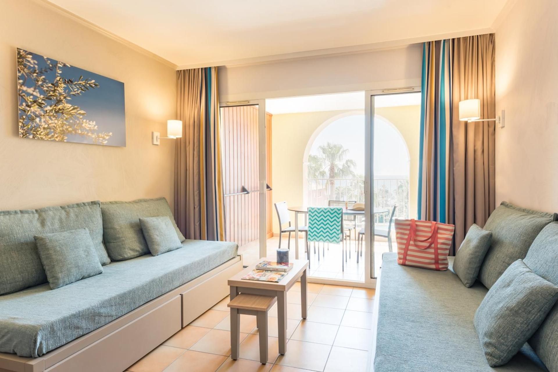 One-Bedroom Apartment with Terrace or Balcony (4 People)