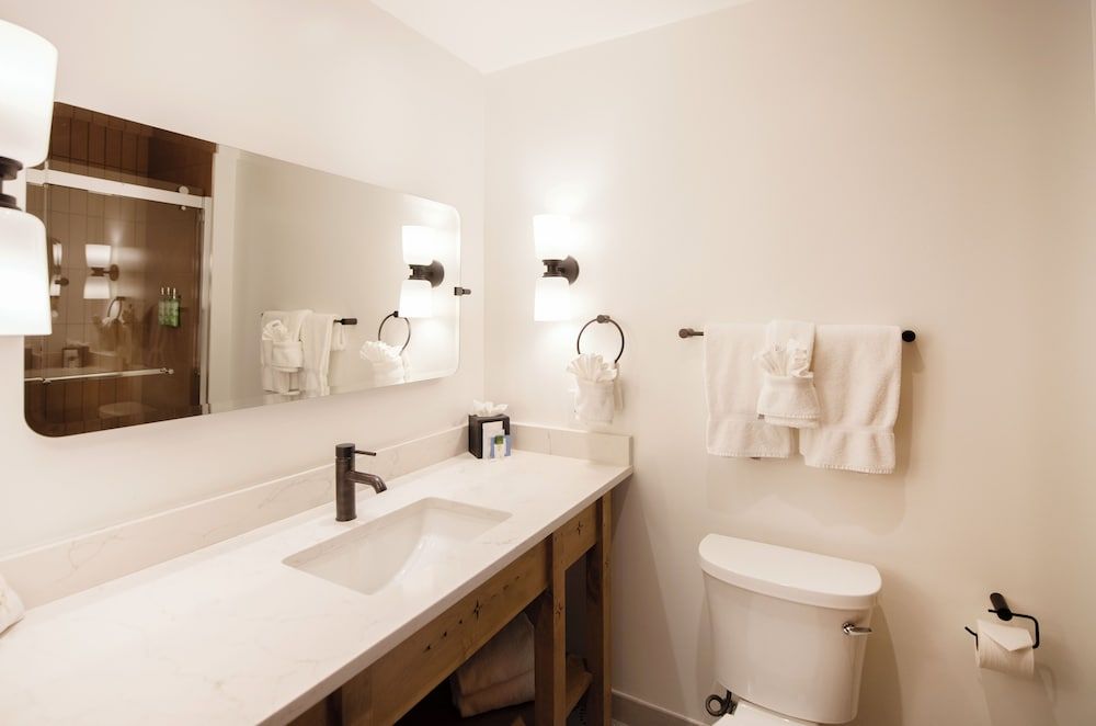 Deluxe Room, 2 Queen Beds, Fireplace