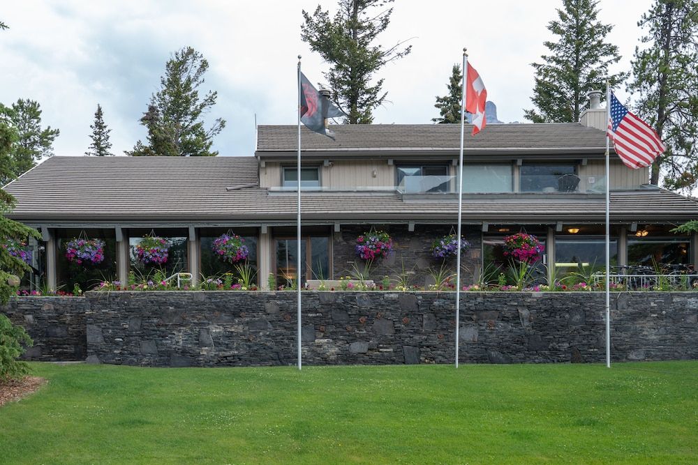 undefined Tunnel Mountain Resort 9