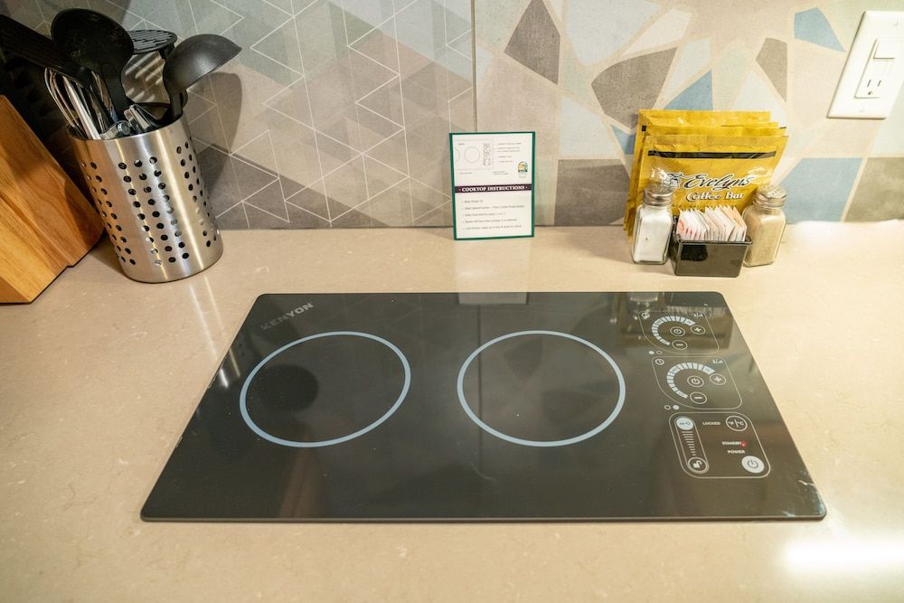 Tunnel Mountain Resort Standard Suite, 2 Queen Beds 6