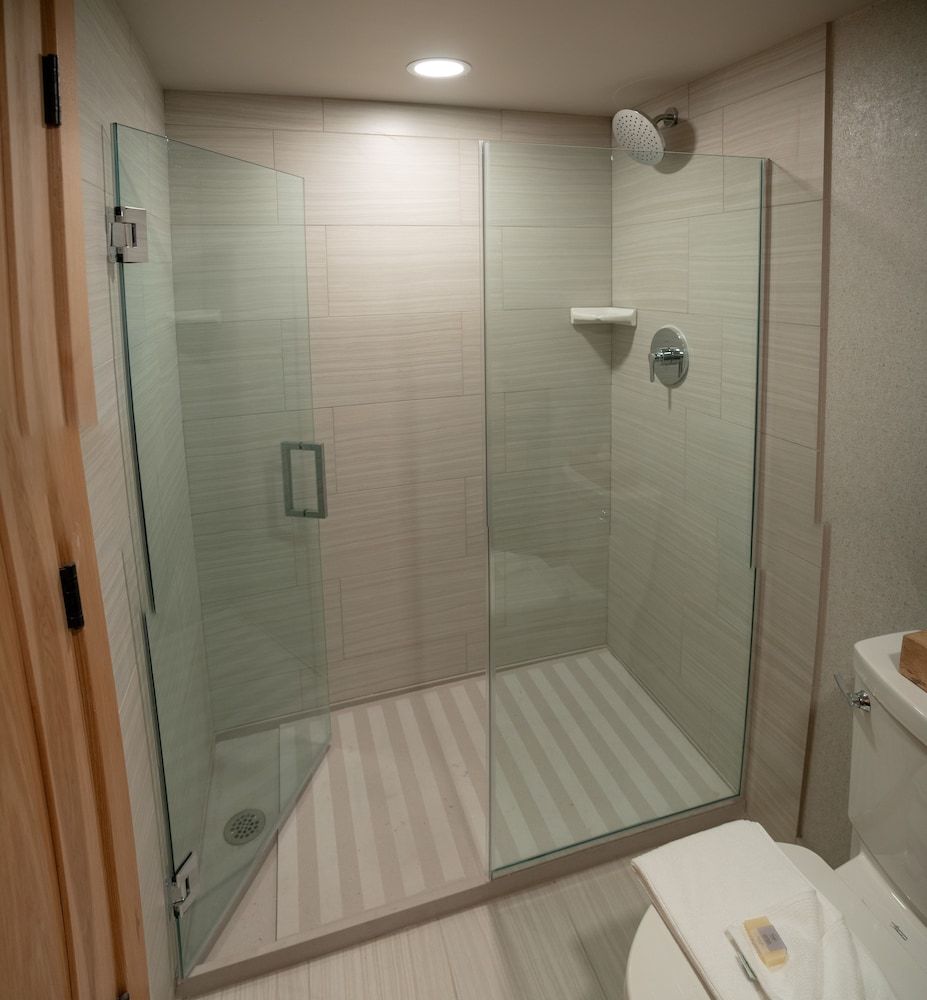 Tunnel Mountain Resort Standard Suite, 2 Queen Beds 8