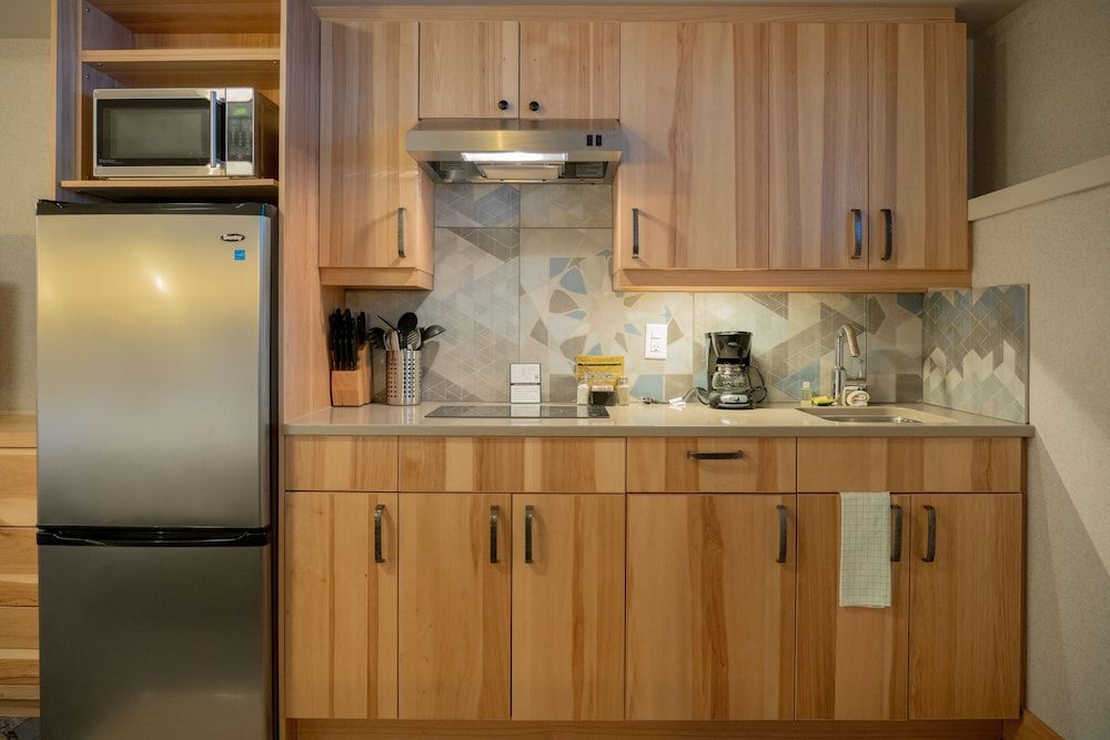 Tunnel Mountain Resort Standard Suite, 2 Queen Beds 9