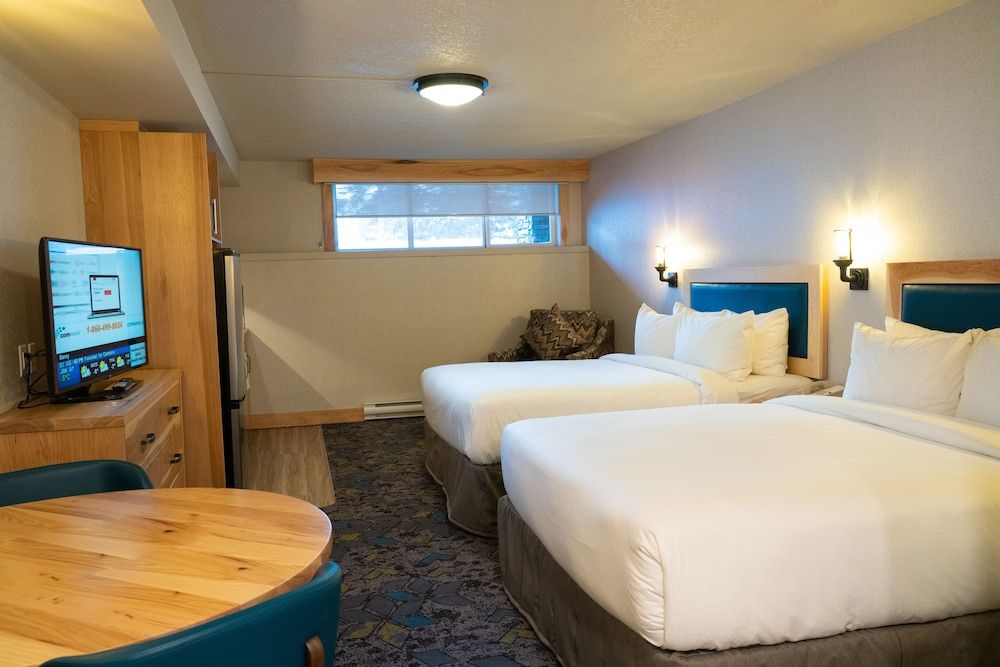 Tunnel Mountain Resort Standard Suite, 2 Queen Beds 5