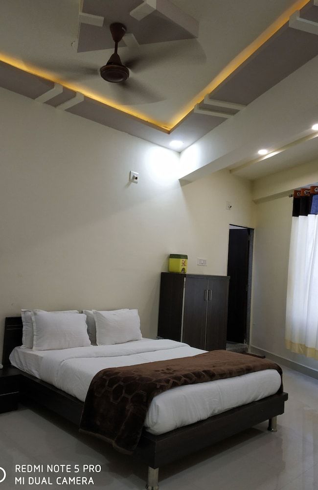 undefined Hotel Safar 4