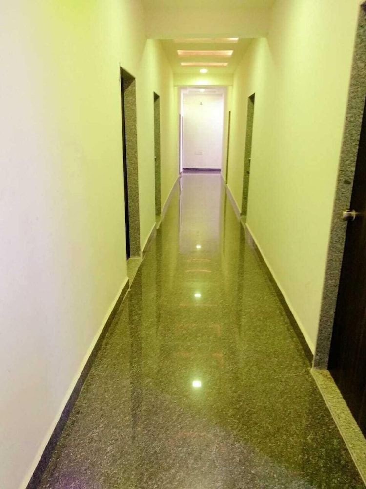 undefined Hotel Safar 5