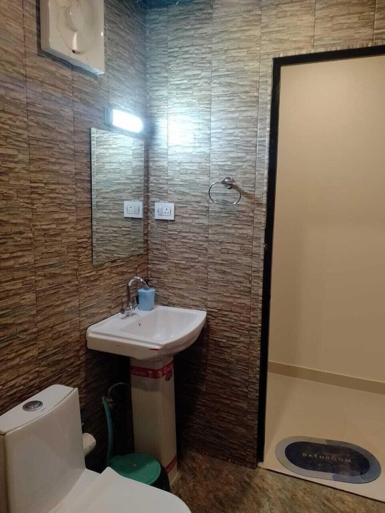 Camp Aquaforest Standard Single Room, 1 Double Bed, Air conditioning, Pool View 3