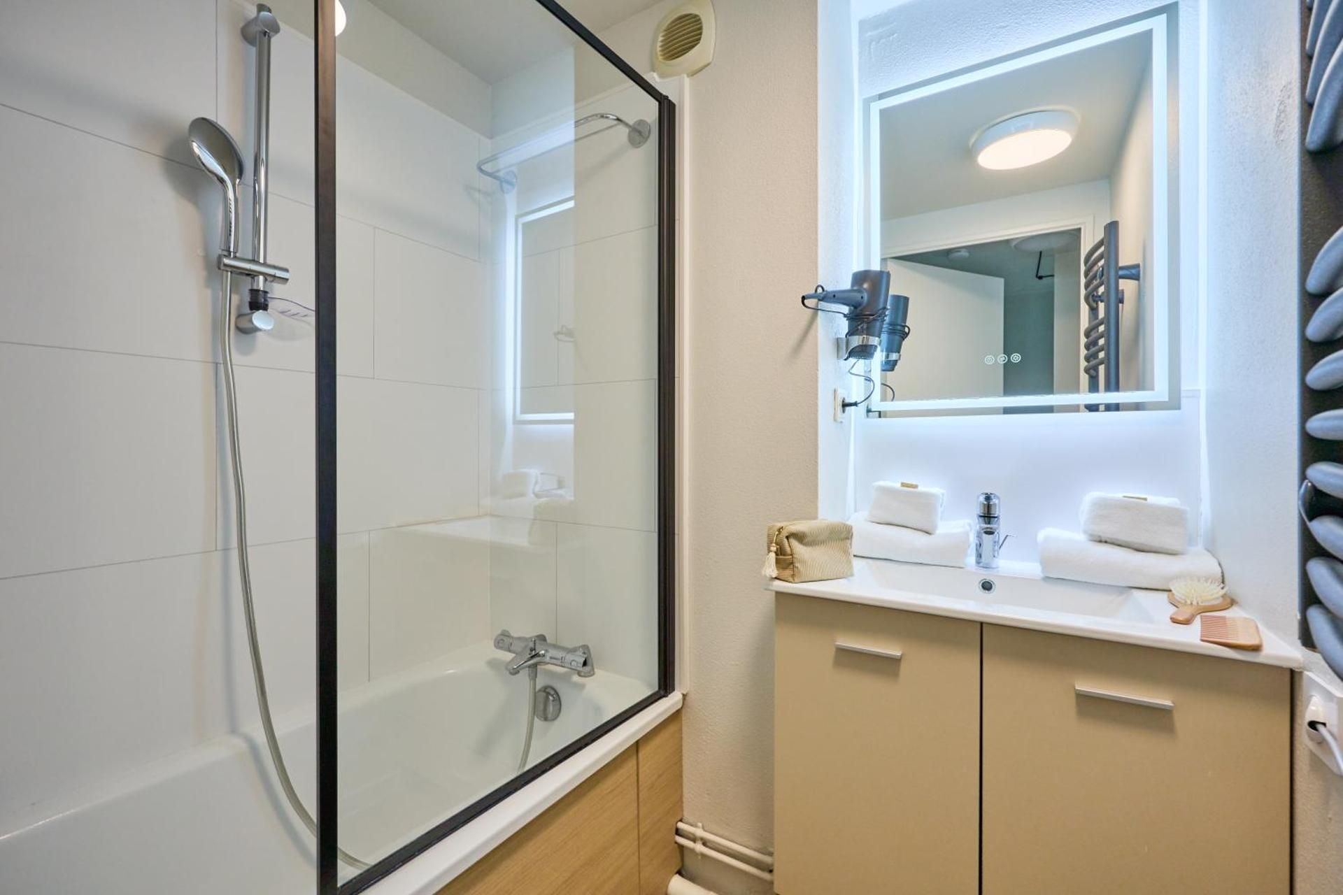 Superior One-Bedroom Duplex Apartment with Balcony (4 People)