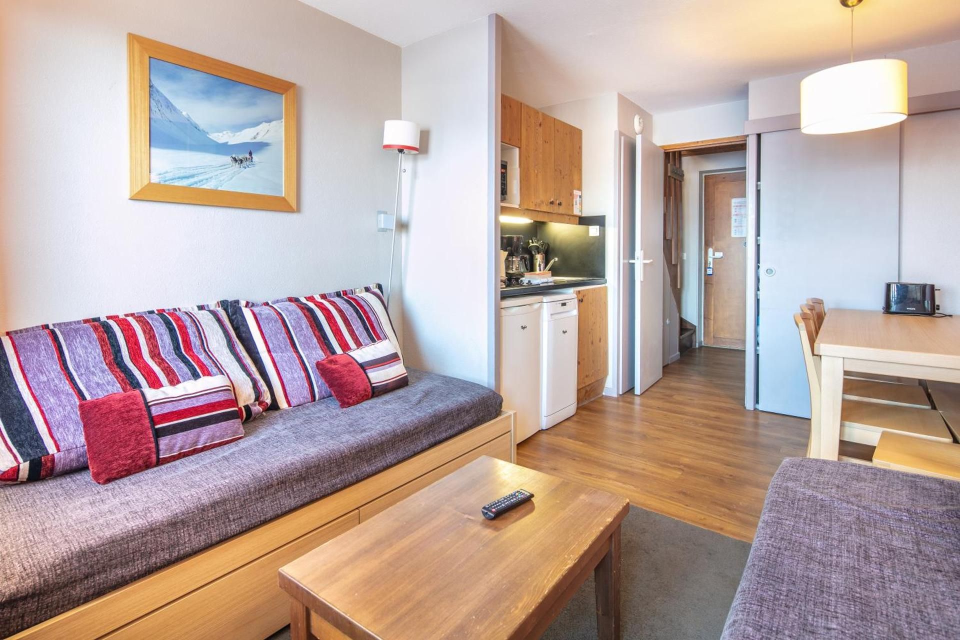 One-Bedroom Duplex Apartment with Sleeping Alcove (6 People)