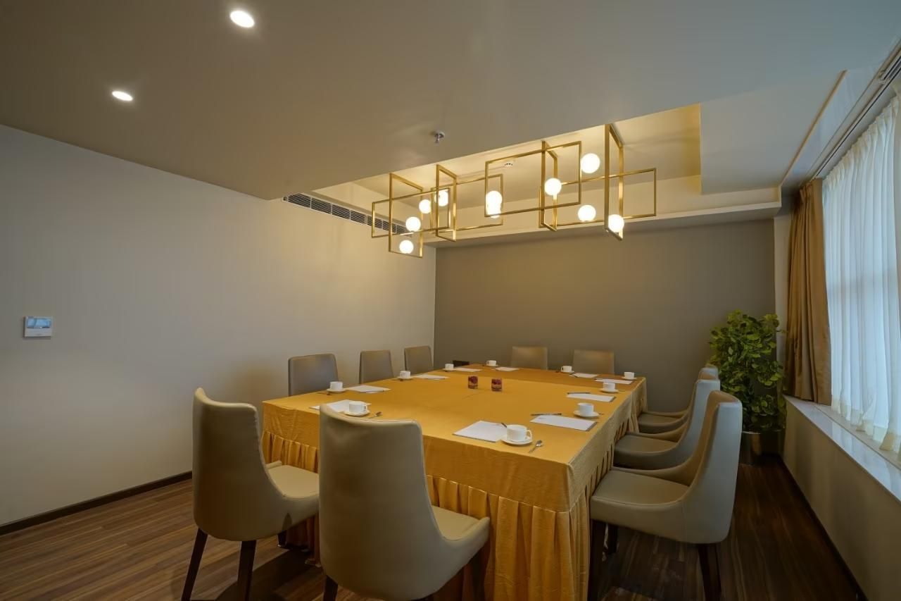 Food & Dining