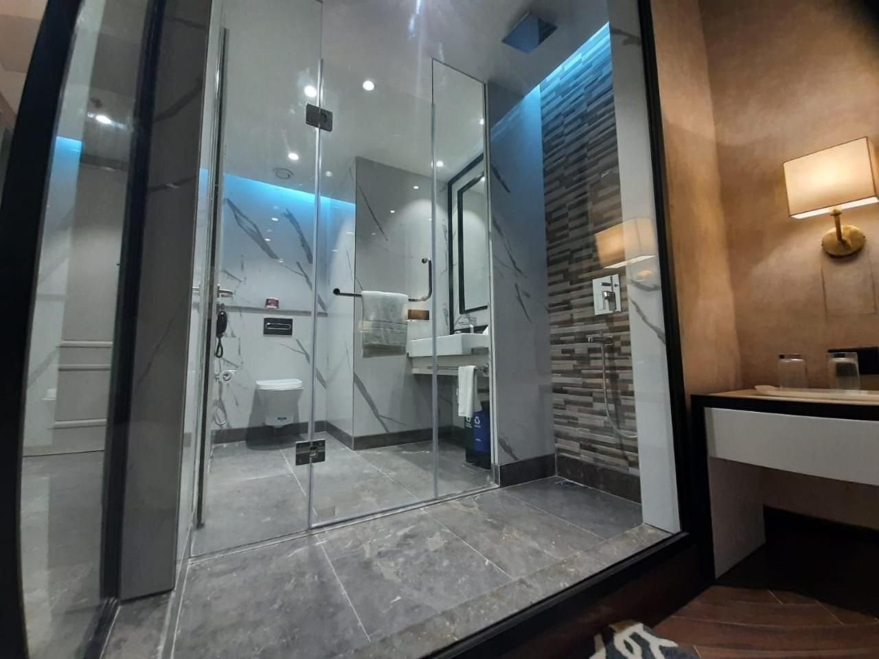 Boutique Room