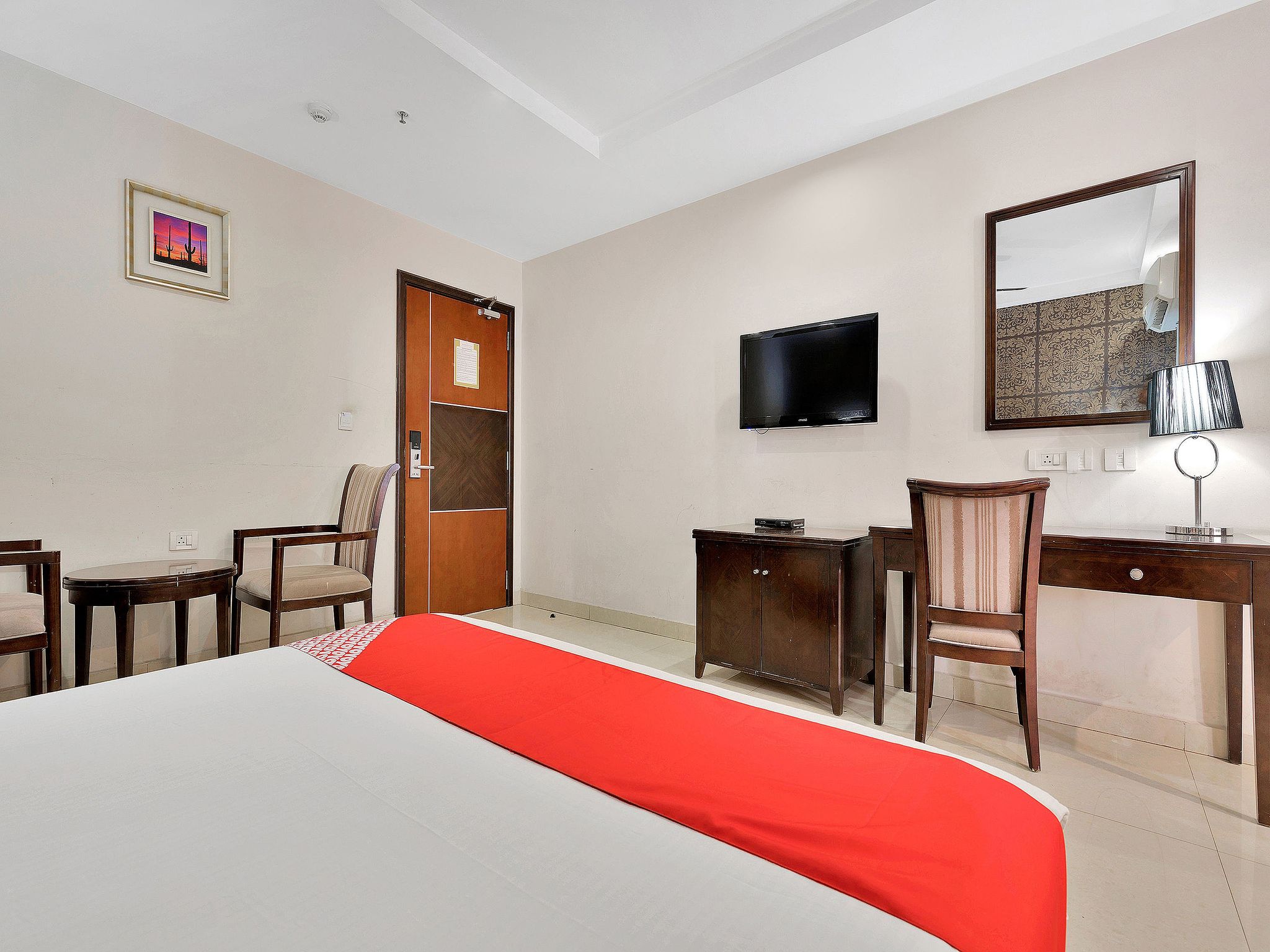 Super Capital O Rudra Grand Near Kondapur x Road Deluxe Room 8
