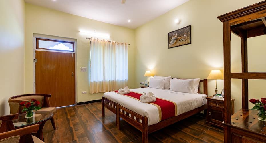 Jungle Cave Resort Deluxe Room 3