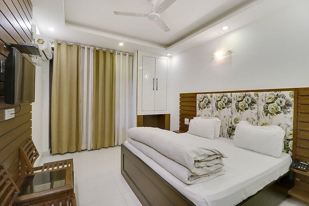 Hotel Anand Niwas Super Deluxe Room