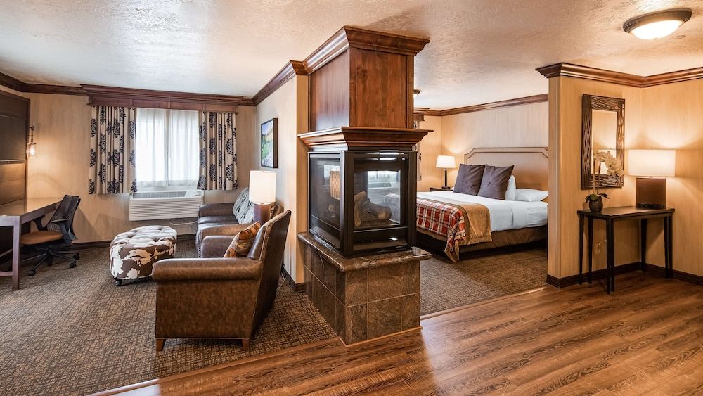 Best Western Plus Flathead Lake Inn And Suites Presidential Suite, 1 King Bed, Non Smoking, Fireplace