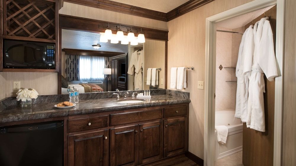 Best Western Plus Flathead Lake Inn And Suites Executive Suite, 1 King Bed, Non Smoking, Fireplace 4