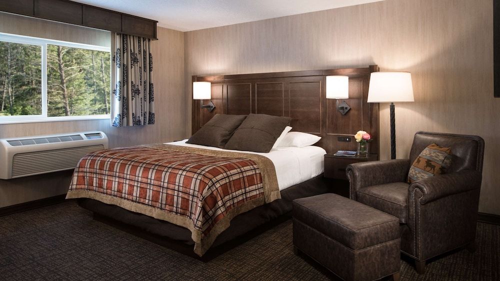 Business Room, 1 King Bed, Non Smoking, Refrigerator
