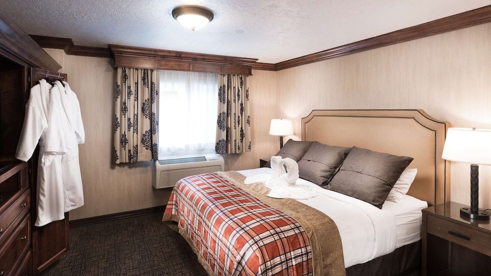 Best Western Plus Flathead Lake Inn And Suites Presidential Suite, 1 King Bed, Non Smoking, Fireplace 7