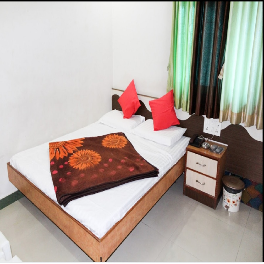 Deluxe A/C Room