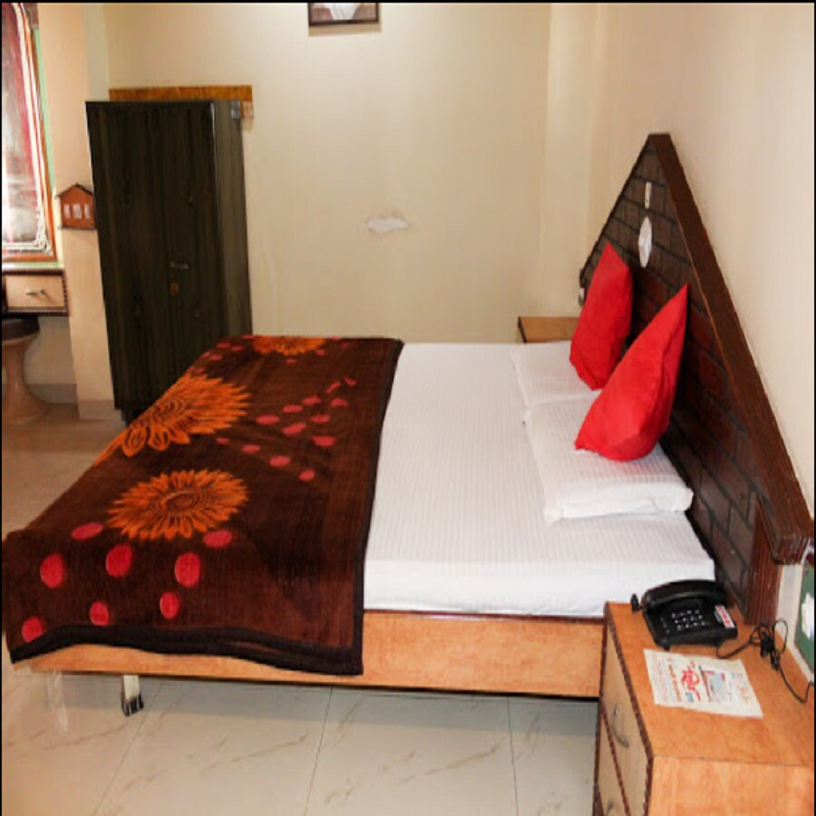 Deluxe A/C Room